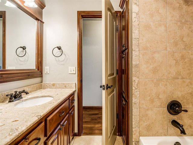 801 S Avery Drive, Moore, OK 73160