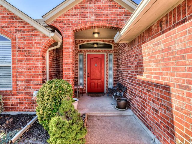 801 S Avery Drive, Moore, OK 73160