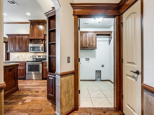 801 S Avery Drive, Moore, OK 73160