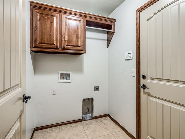 801 S Avery Drive, Moore, OK 73160