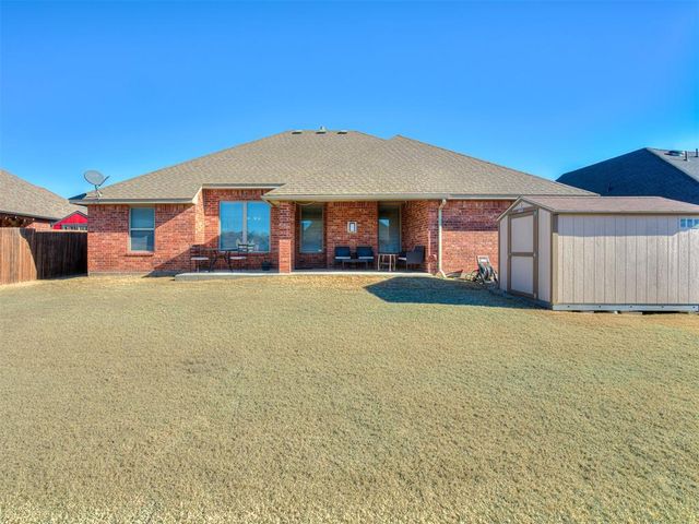 801 S Avery Drive, Moore, OK 73160