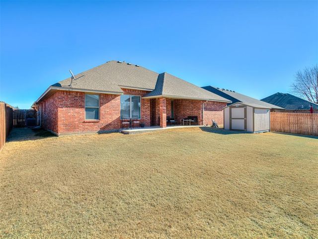801 S Avery Drive, Moore, OK 73160