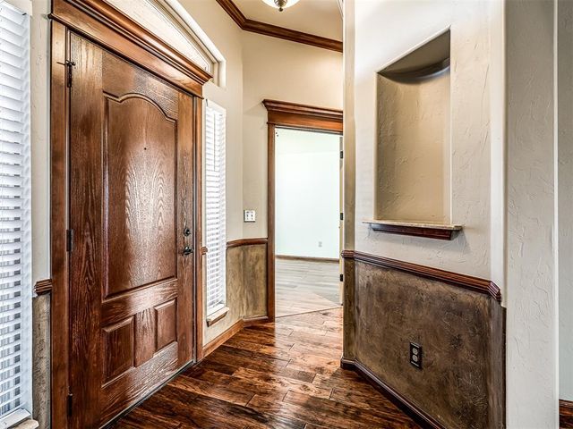 801 S Avery Drive, Moore, OK 73160