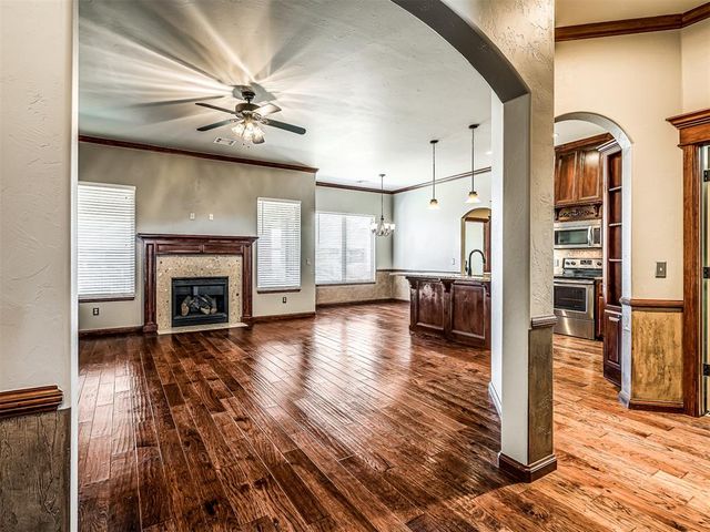 801 S Avery Drive, Moore, OK 73160