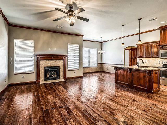 801 S Avery Drive, Moore, OK 73160