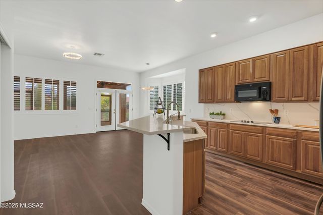 8826 N Sky Dancer Circle, Tucson, AZ 85742