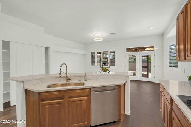 8826 N Sky Dancer Circle, Tucson, AZ 85742