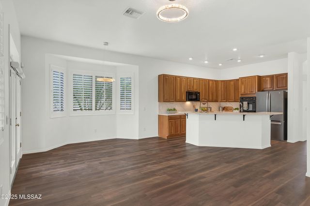 8826 N Sky Dancer Circle, Tucson, AZ 85742