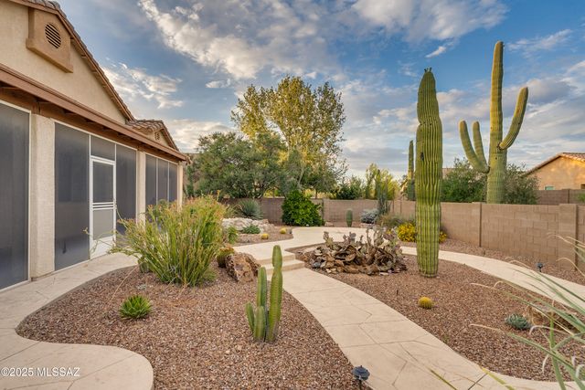 8826 N Sky Dancer Circle, Tucson, AZ 85742