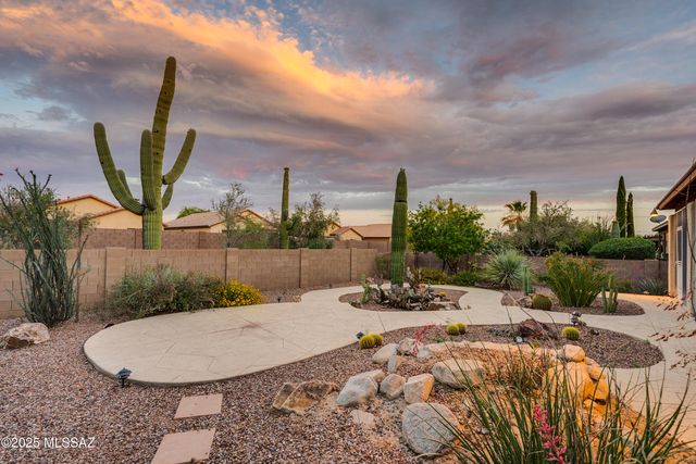 8826 N Sky Dancer Circle, Tucson, AZ 85742