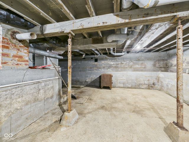 2016 S Shipley Street, Muncie, IN 47302