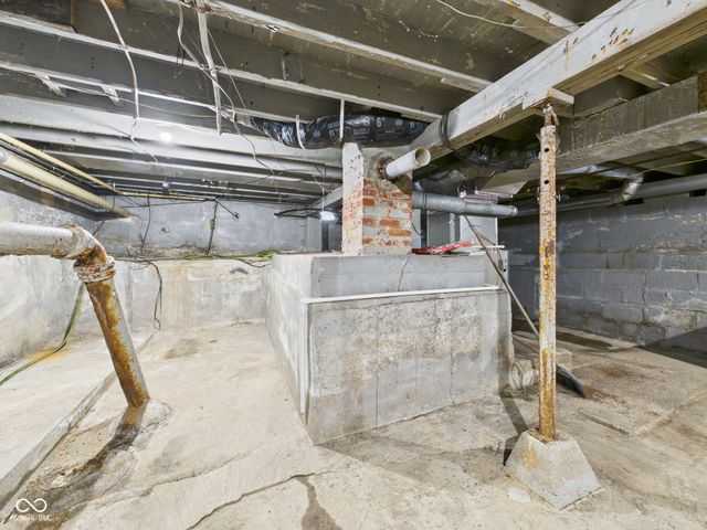 2016 S Shipley Street, Muncie, IN 47302