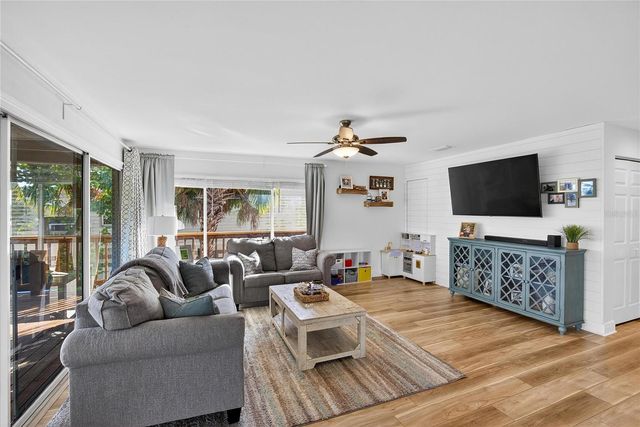 9402 OAK STREET, Riverview, FL 33578