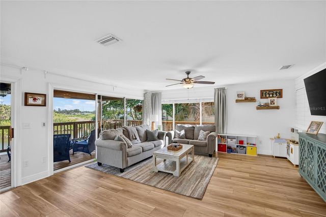 9402 OAK STREET, Riverview, FL 33578