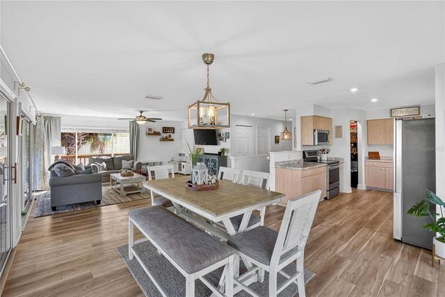 9402 OAK STREET, Riverview, FL 33578