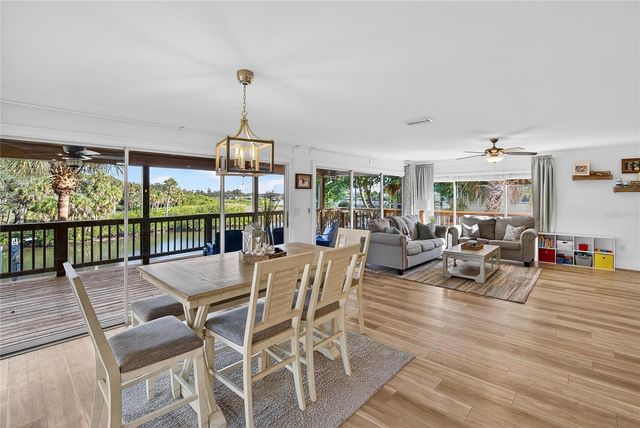 9402 OAK STREET, Riverview, FL 33578