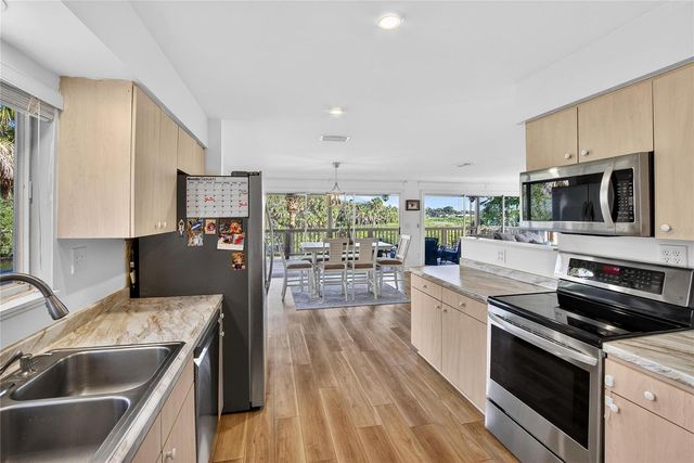 9402 OAK STREET, Riverview, FL 33578