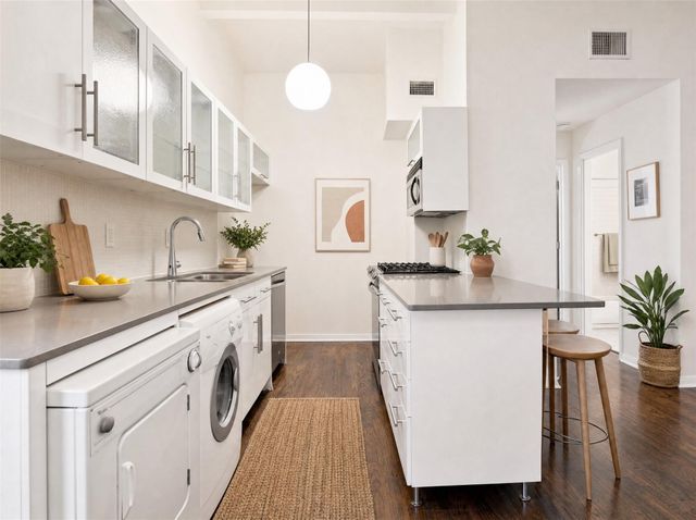 1503 W 9th ST 204, Austin, TX 78703