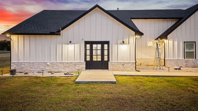460 County Road 2184, Gainesville, TX 76240