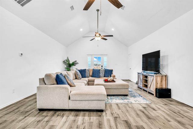 460 County Road 2184, Gainesville, TX 76240