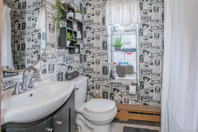 31 Main PH, Warwick, NY 10990