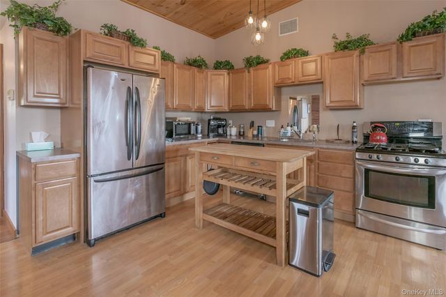 31 Main PH, Warwick, NY 10990