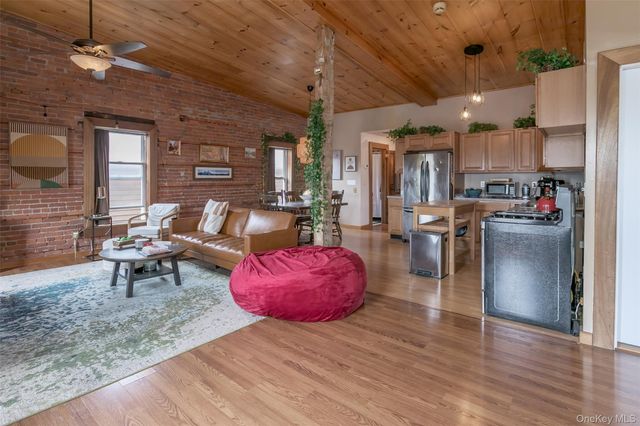 31 Main PH, Warwick, NY 10990