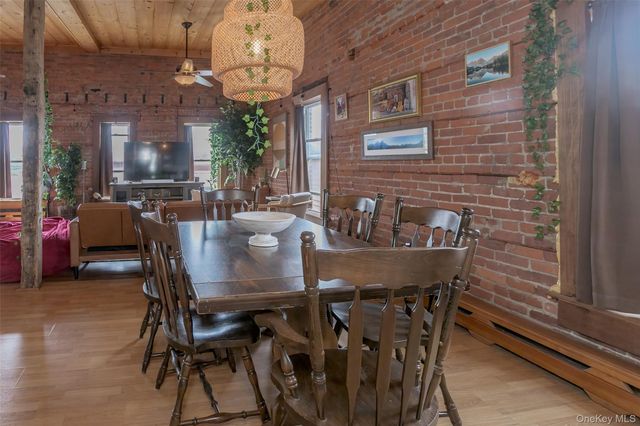 31 Main PH, Warwick, NY 10990