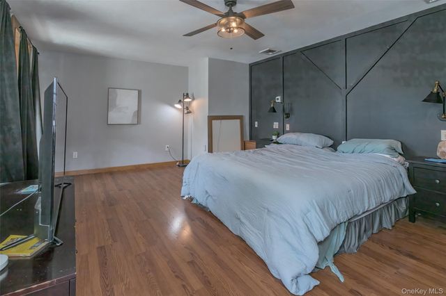 31 Main PH, Warwick, NY 10990