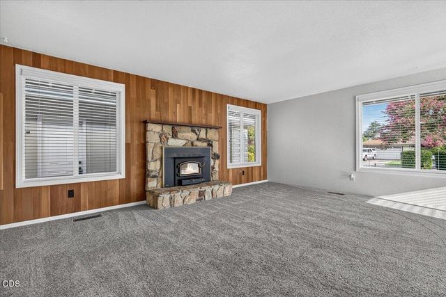 616 Hemlock Avenue, Central Point, OR 97502