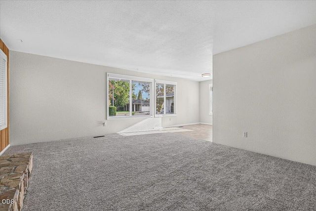 616 Hemlock Avenue, Central Point, OR 97502