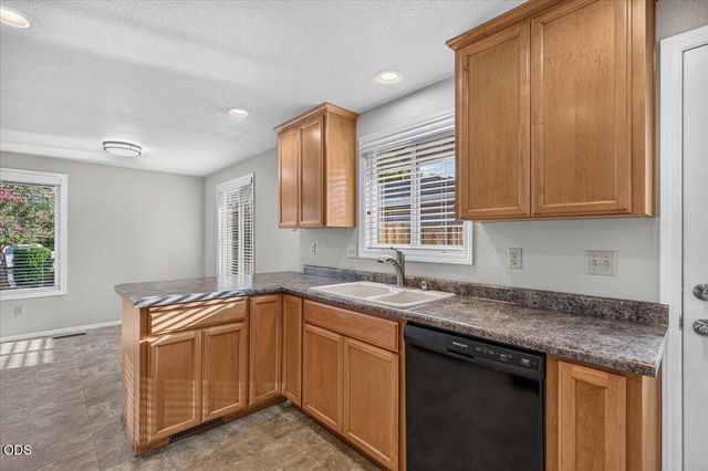 616 Hemlock Avenue, Central Point, OR 97502