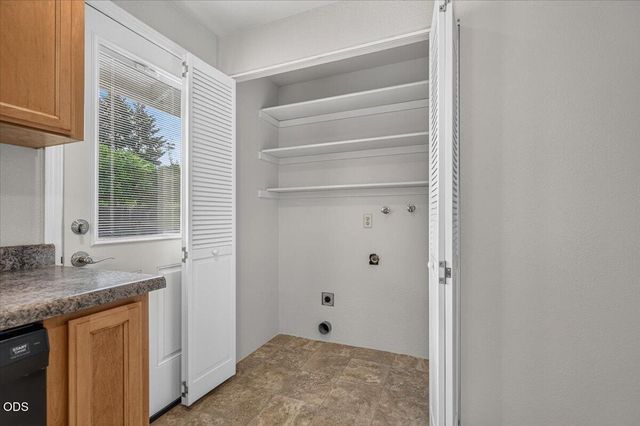 616 Hemlock Avenue, Central Point, OR 97502