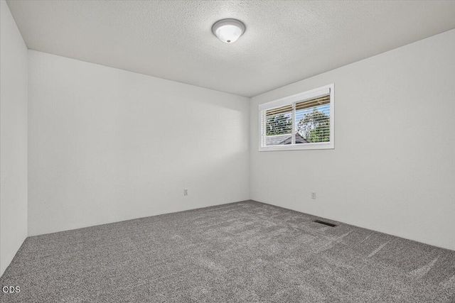 616 Hemlock Avenue, Central Point, OR 97502