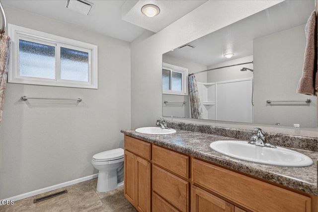 616 Hemlock Avenue, Central Point, OR 97502