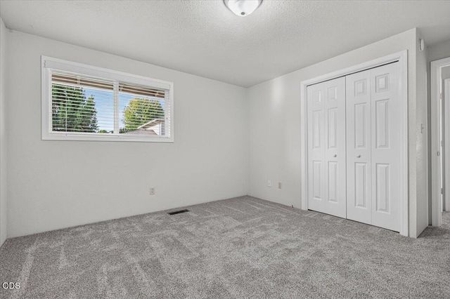 616 Hemlock Avenue, Central Point, OR 97502