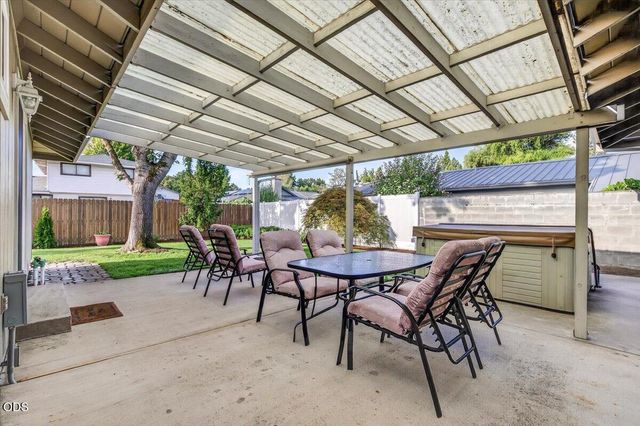 616 Hemlock Avenue, Central Point, OR 97502