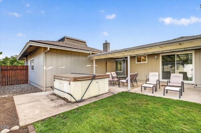 616 Hemlock Avenue, Central Point, OR 97502