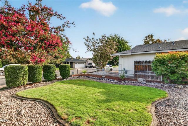616 Hemlock Avenue, Central Point, OR 97502