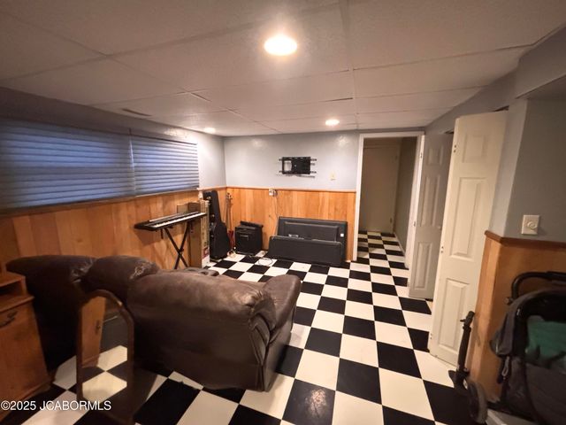 41 N LARAND DRIVE, Holts Summit, MO 65043