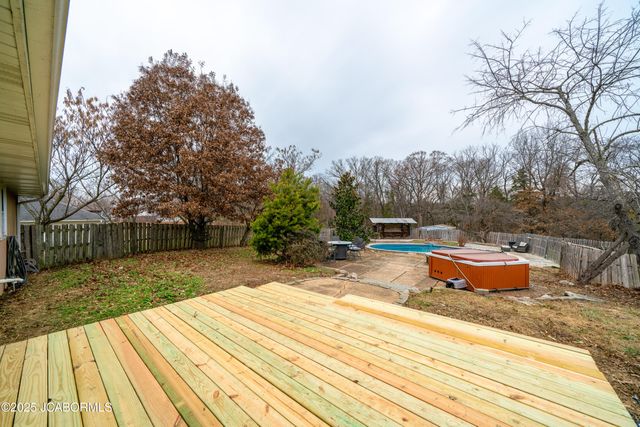 41 N LARAND DRIVE, Holts Summit, MO 65043