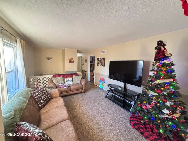 41 N LARAND DRIVE, Holts Summit, MO 65043