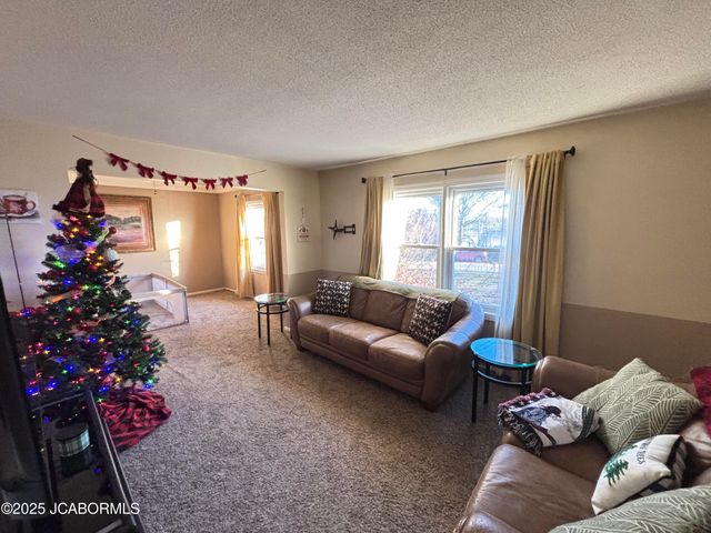 41 N LARAND DRIVE, Holts Summit, MO 65043