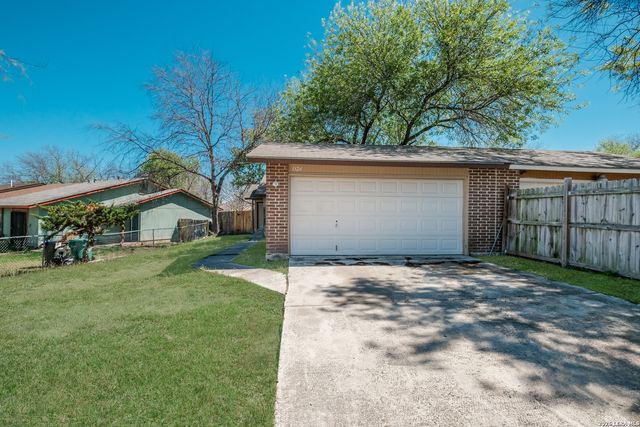1326 Bayou Dr S, San Antonio, TX 78245