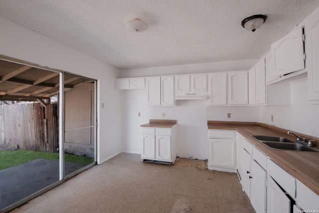 1326 Bayou Dr S, San Antonio, TX 78245