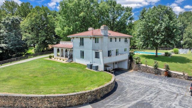 5880 Sugar Loaf Mountain RD, Roanoke, VA 24018