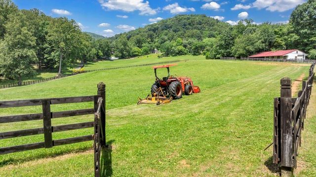 5880 Sugar Loaf Mountain RD, Roanoke, VA 24018