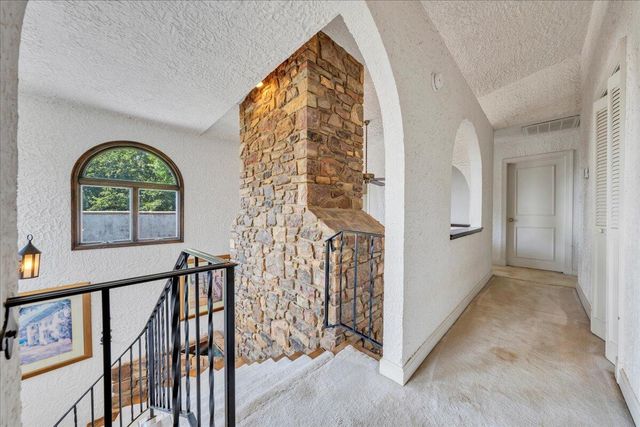 5880 Sugar Loaf Mountain RD, Roanoke, VA 24018