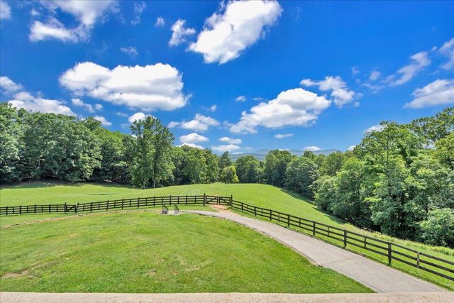5880 Sugar Loaf Mountain RD, Roanoke, VA 24018