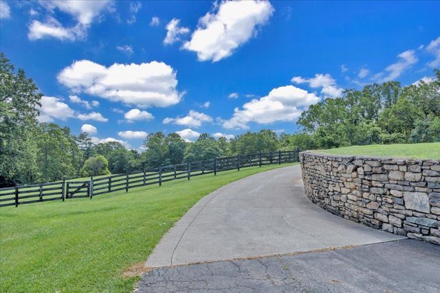 5880 Sugar Loaf Mountain RD, Roanoke, VA 24018